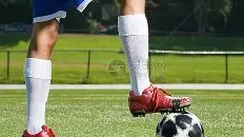 熊诗芮与张小楠分获亚冬会单板滑雪女子大跳台金牌和银牌